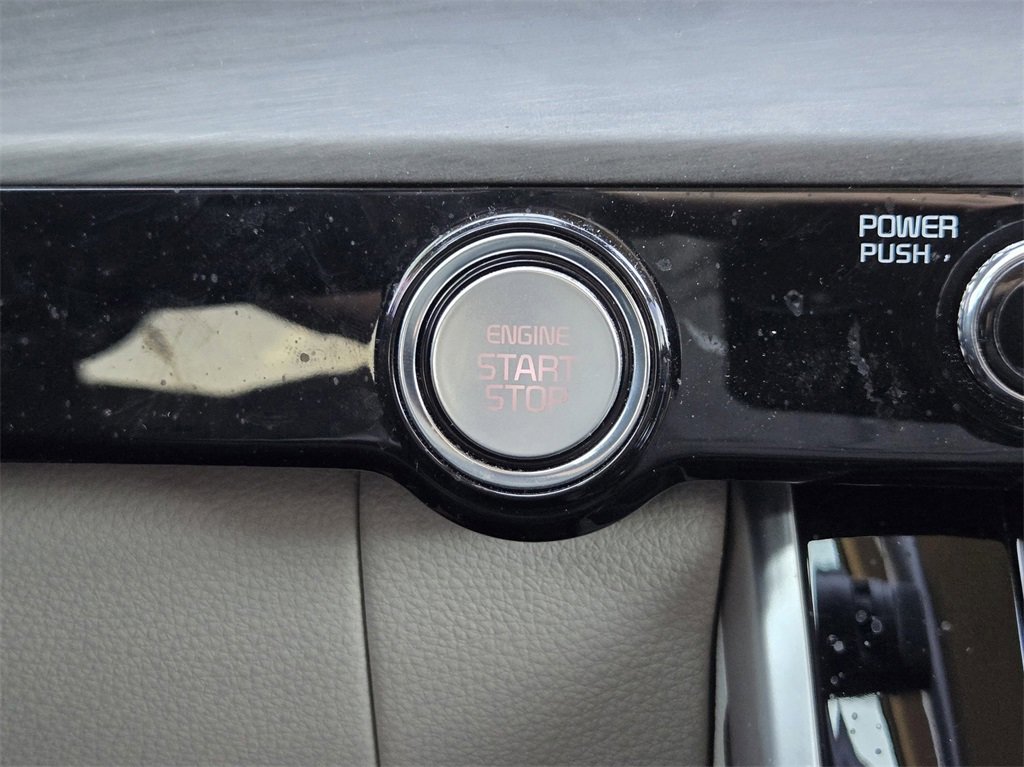 Used 2023 Kia Carnival EX image 19