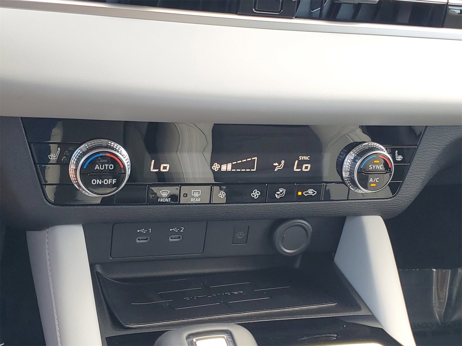 New 2025 Mitsubishi Outlander SE image 18