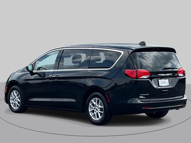 Used 2023 Chrysler Voyager LX FWD image 6