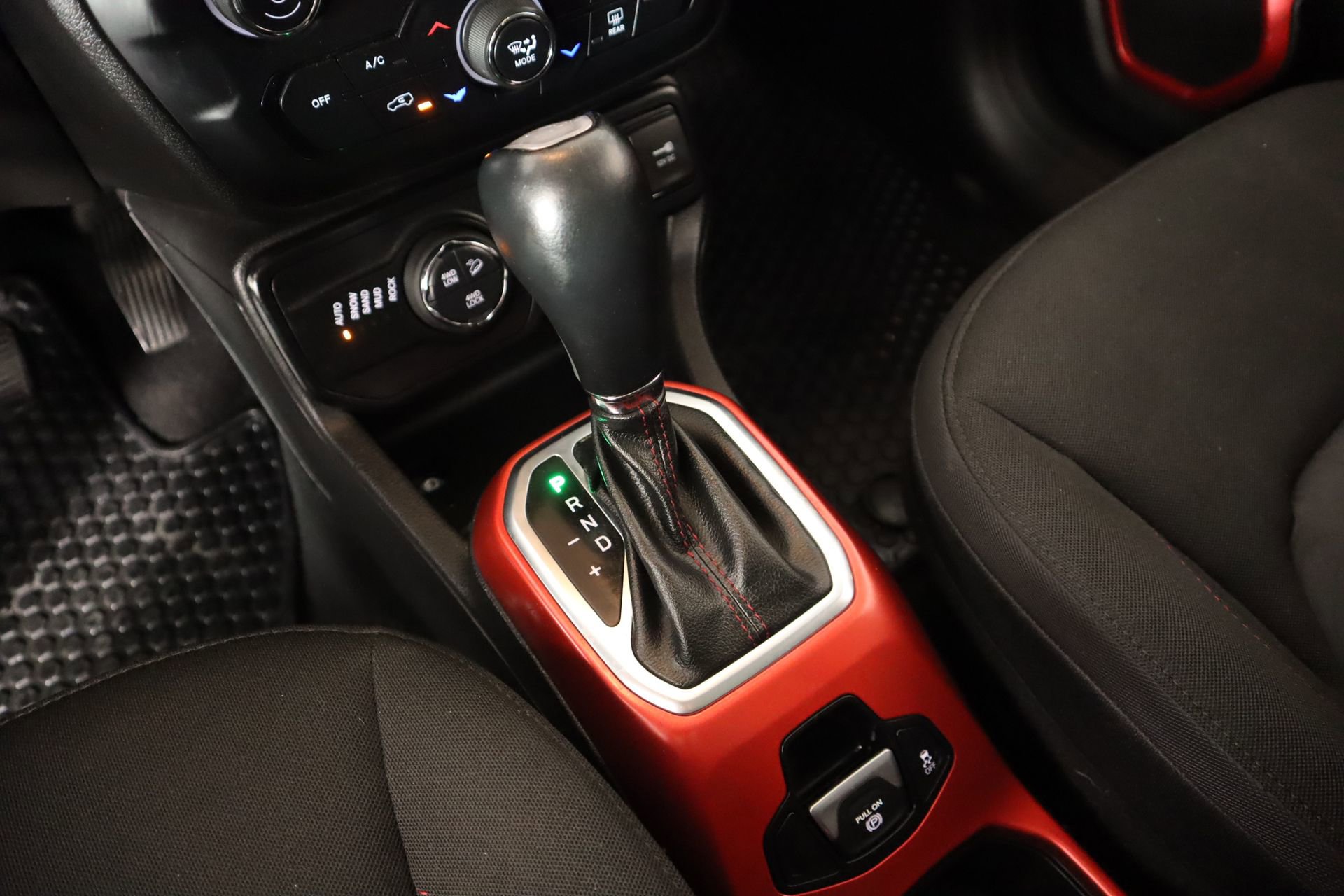 Used 2018 Jeep Renegade Trailhawk w/ UConnect 8.4 Nav Group image 8