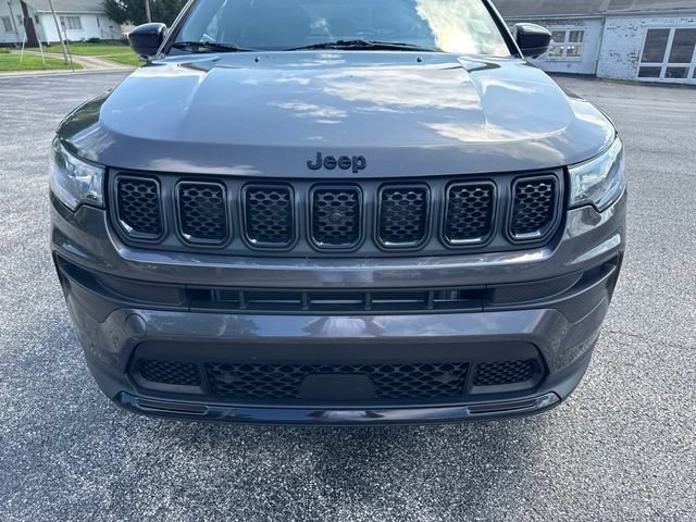 Used 2023 Jeep Compass Latitude w/ Sun and Sound Group AWD/4WD image 8