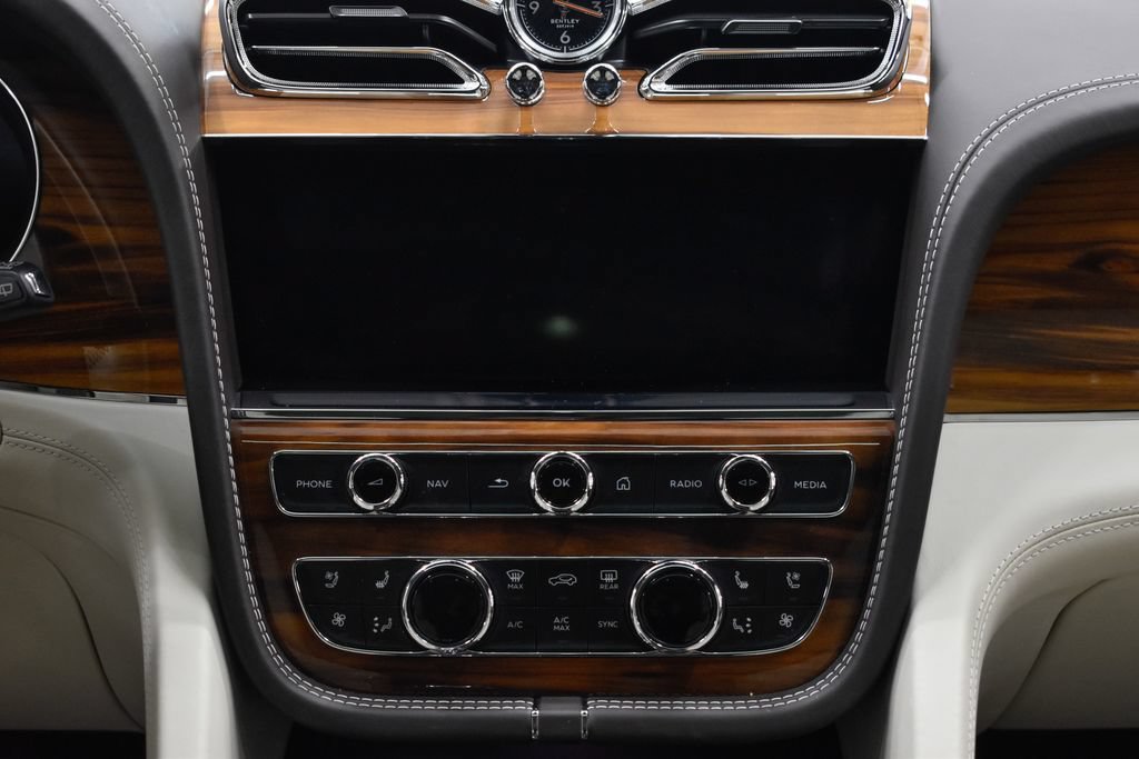 Used 2023 Bentley Bentayga AWD/4WD image 30