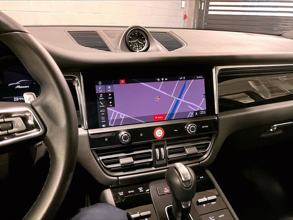 Used 2025 Porsche Macan image 10