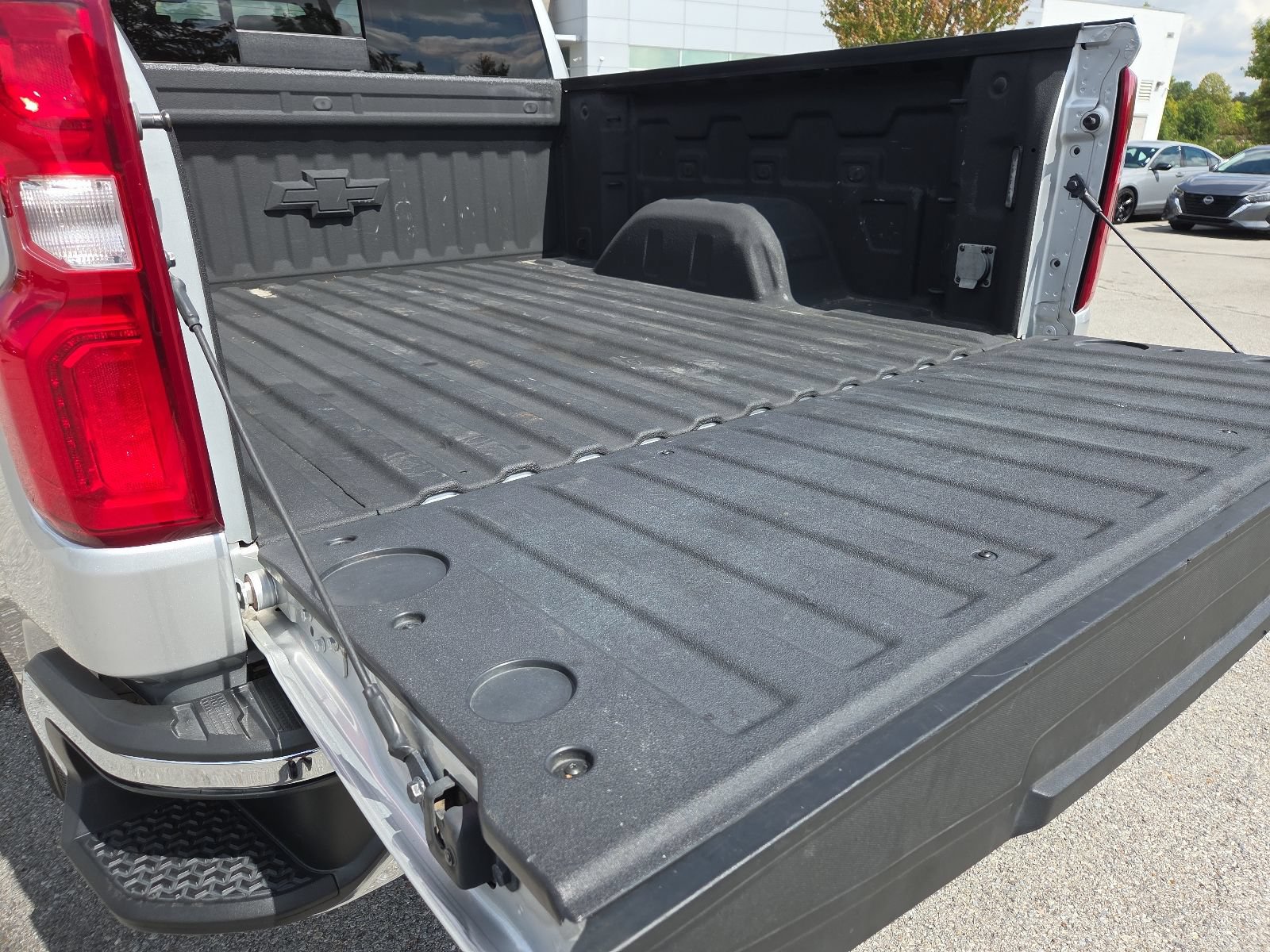 Used 2021 Chevrolet Silverado 1500 LTZ w/ Technology Package AWD/4WD image 9