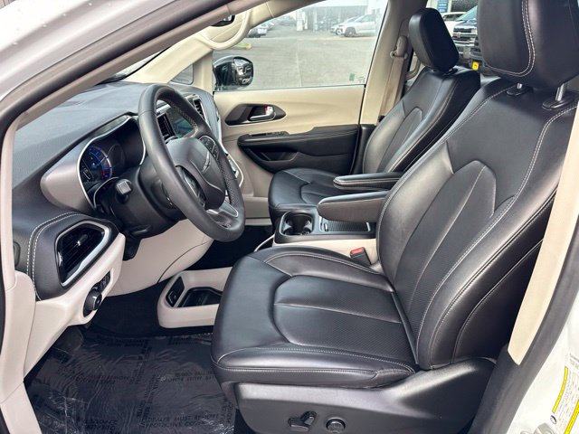 Used 2024 Chrysler Pacifica Limited FWD image 15