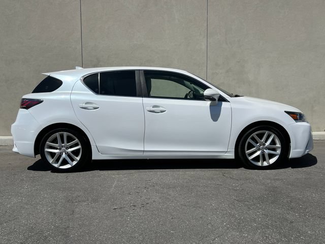 Used 2016 Lexus CT 200h w/ Navigation Package FWD image 5