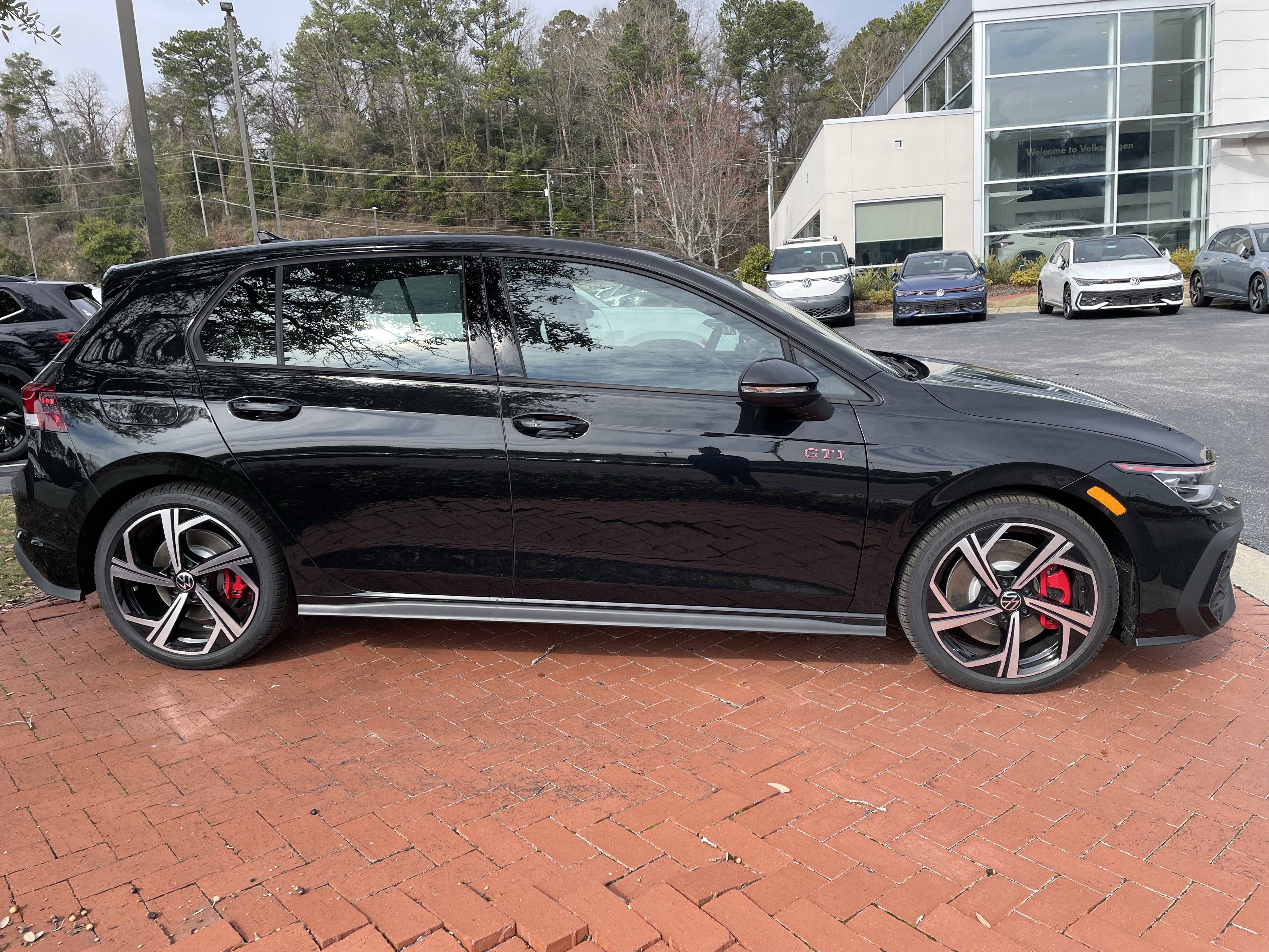 New 2026 Volkswagen GTI SE image 4