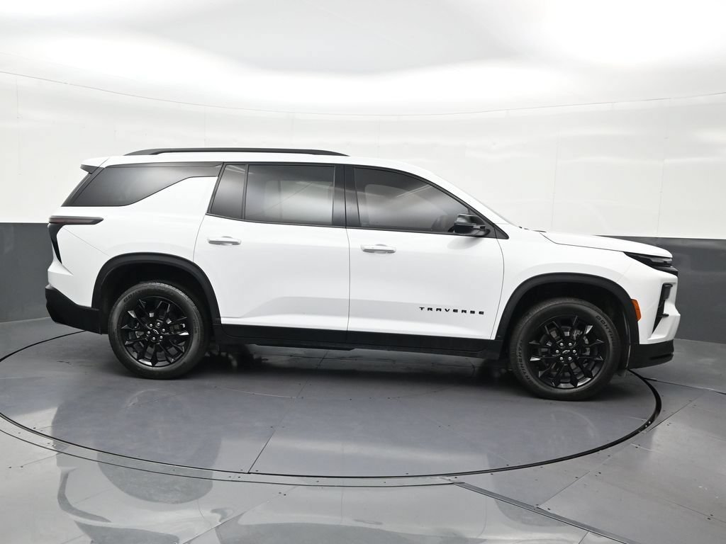 Used 2025 Chevrolet Traverse LT w/ Midnight/Sport Edition FWD image 7