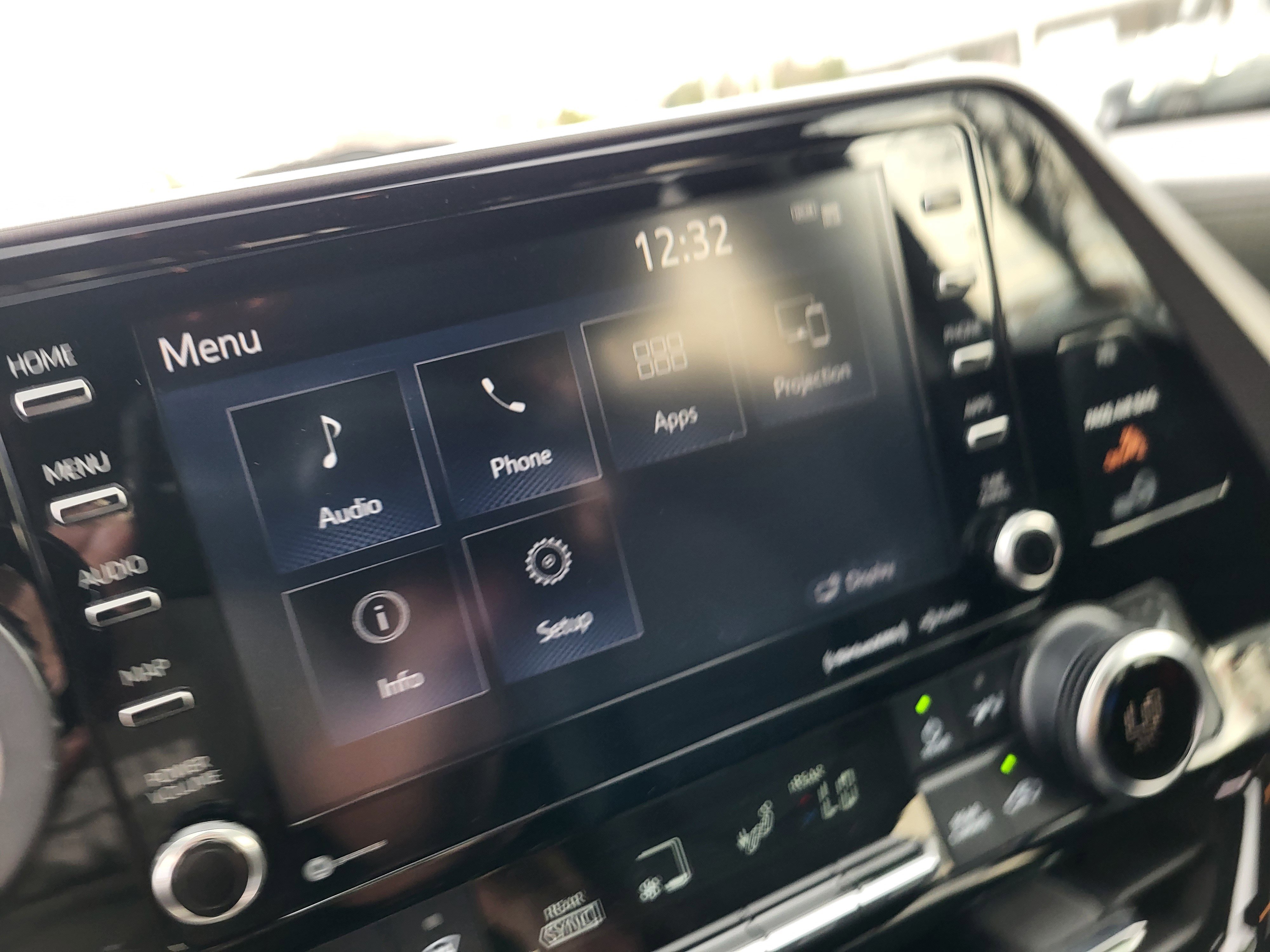 Used 2020 Toyota Highlander XLE image 27