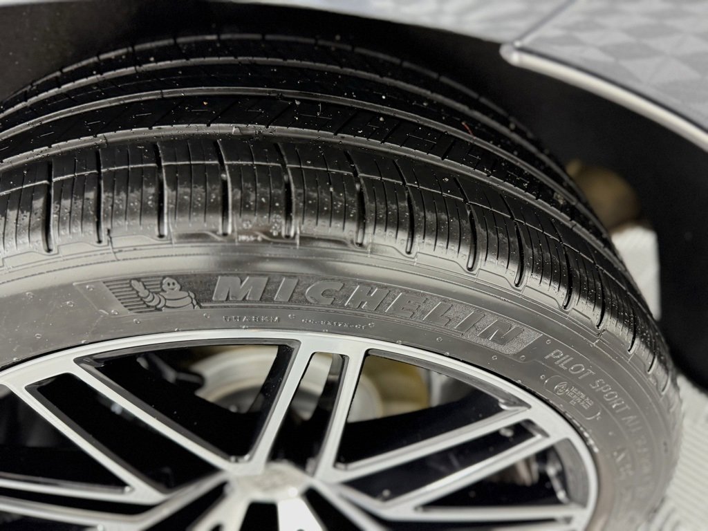 Certified 2025 Porsche Macan image 20