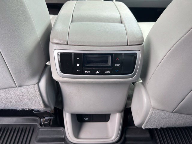 Used 2019 Toyota Highlander XLE AWD/4WD image 14