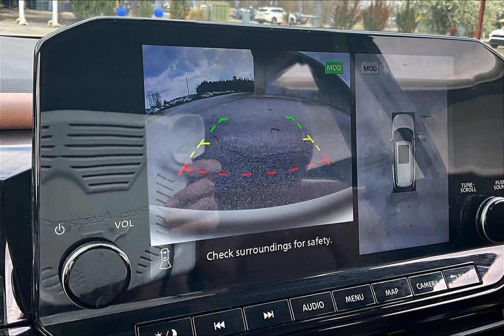 Used 2024 Nissan Pathfinder Platinum w/ Cargo Package image 14