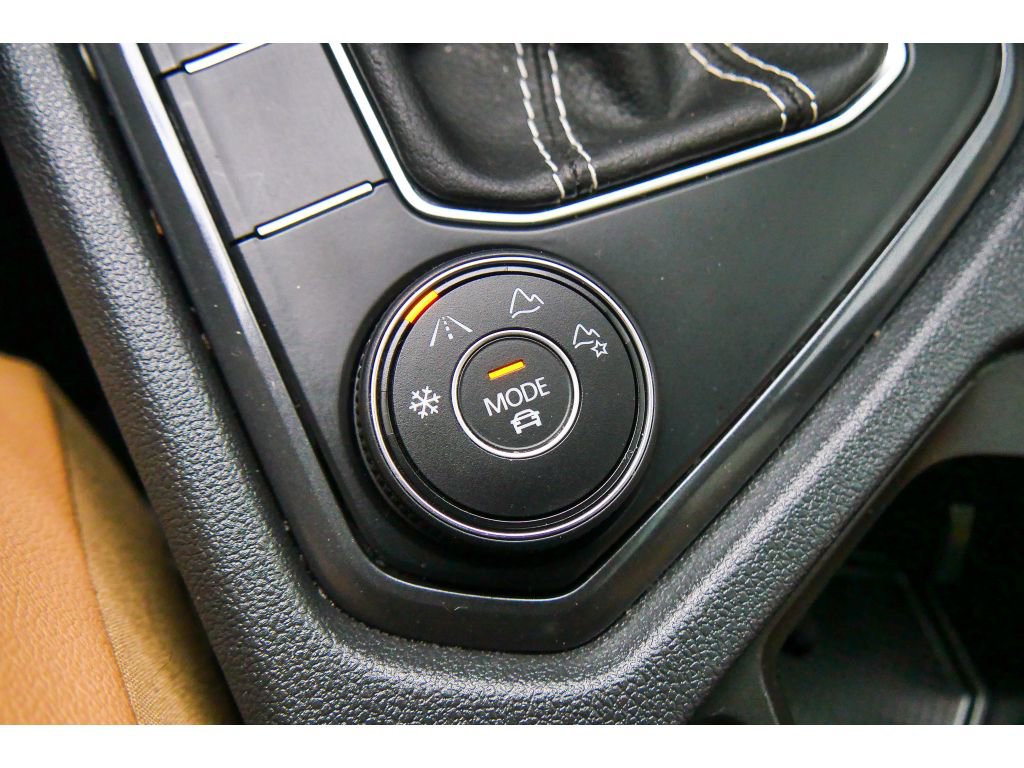 Used 2023 Volkswagen Tiguan SE R-Line AWD/4WD image 29