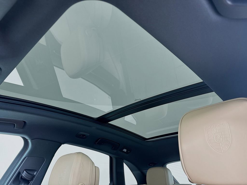 Certified 2025 Porsche Macan image 24