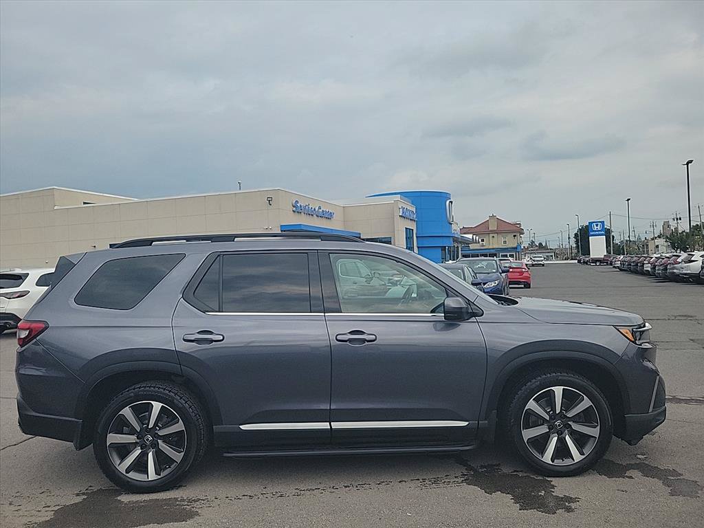 Used 2023 Honda Pilot Touring image 6