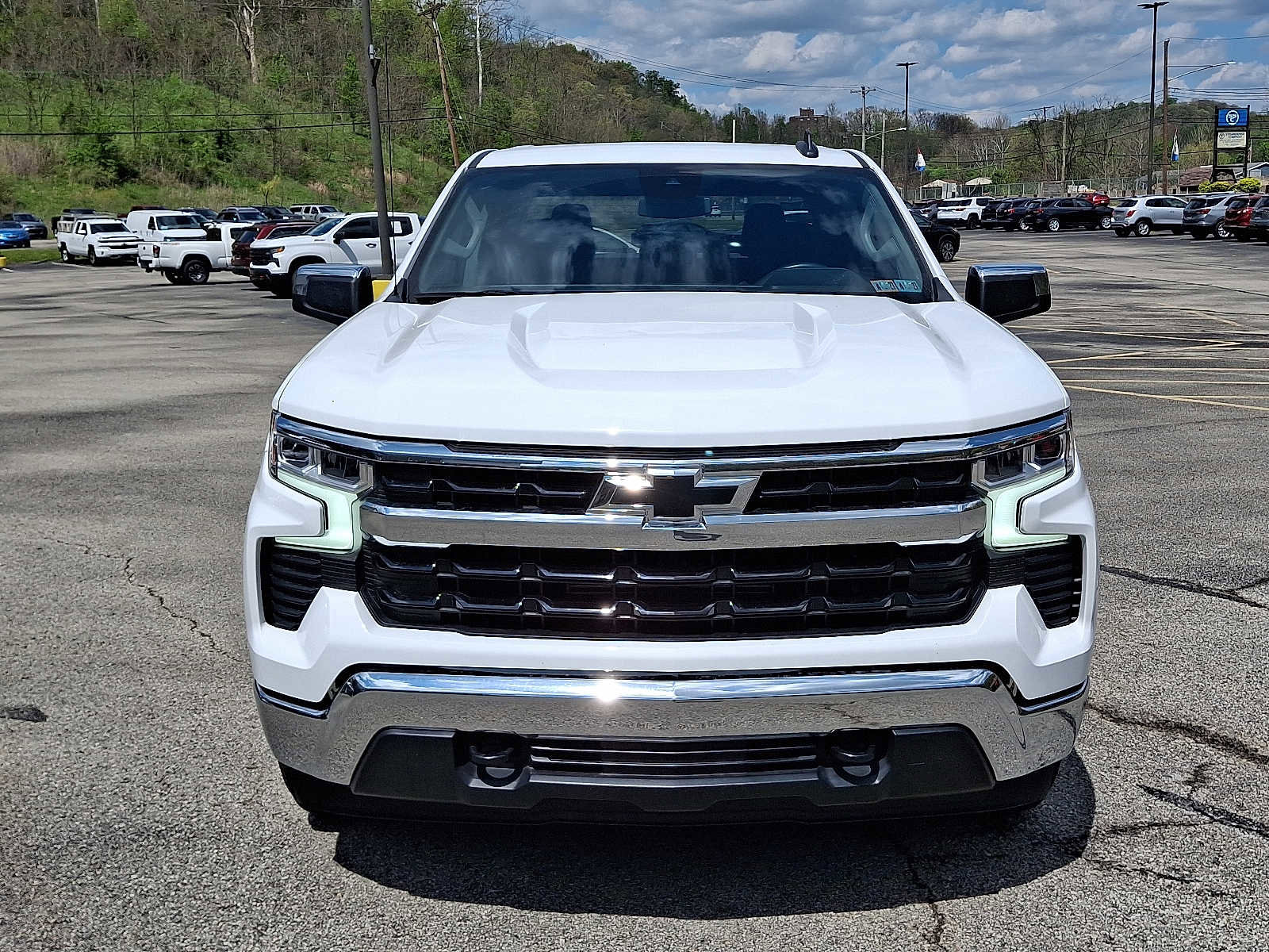 Used 2023 Chevrolet Silverado 1500 LT AWD/4WD image 2