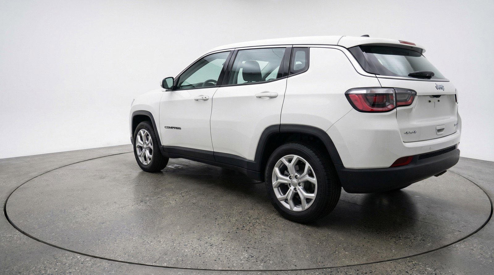 Used 2025 Jeep Compass Latitude AWD/4WD image 6