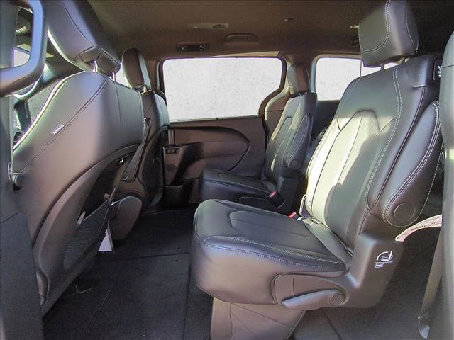 New 2026 Chrysler Pacifica Select image 15