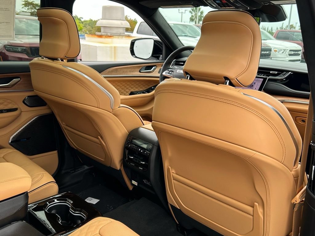 New 2025 Jeep Grand Cherokee L Summit AWD/4WD image 32