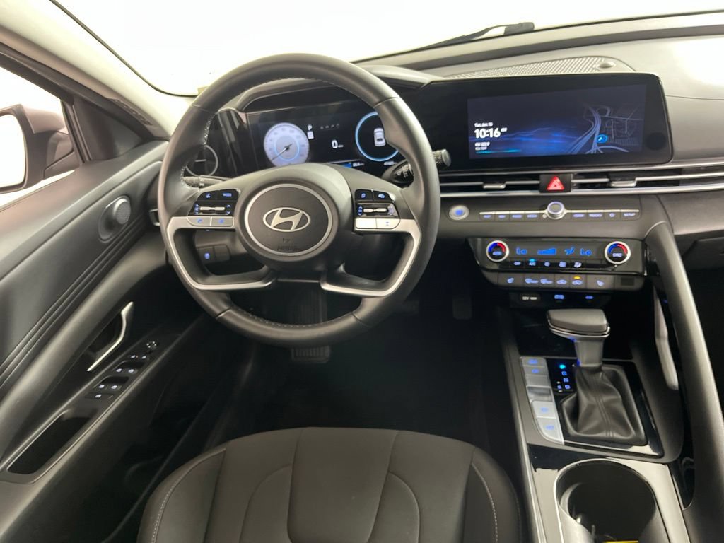Used 2025 Hyundai Elantra SEL FWD image 17