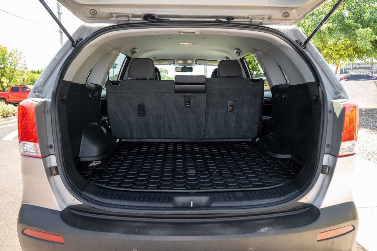 Used 2013 Kia Sorento LX w/ Convenience Pkg image 17