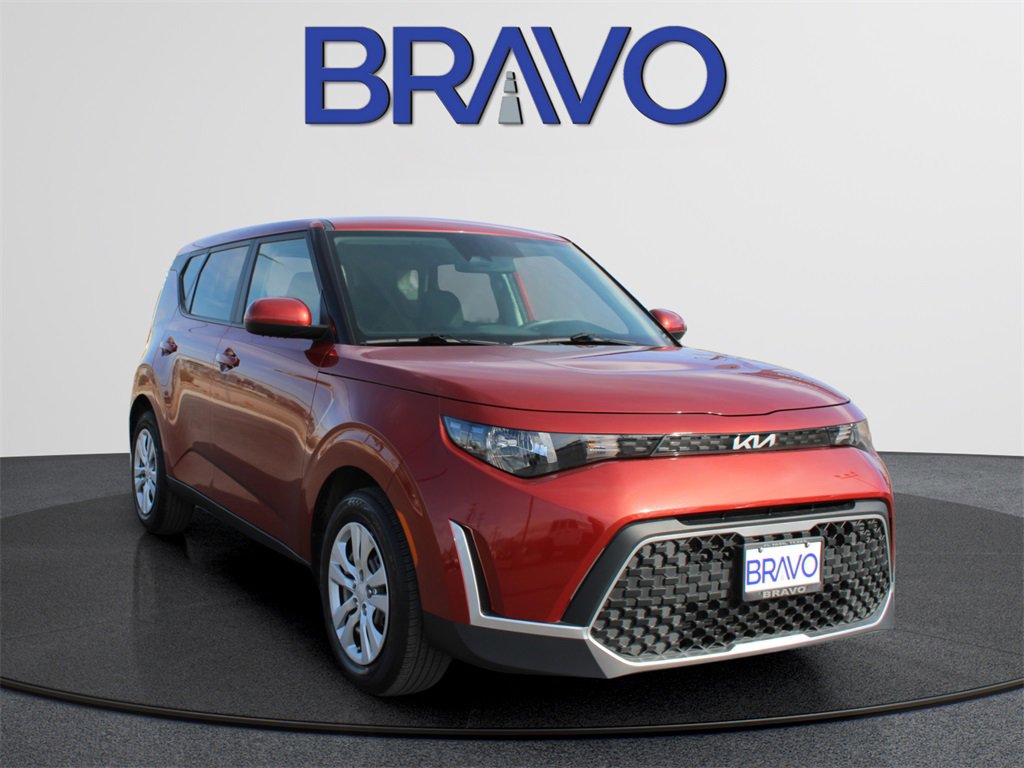 Used 2023 Kia Soul LX image 3