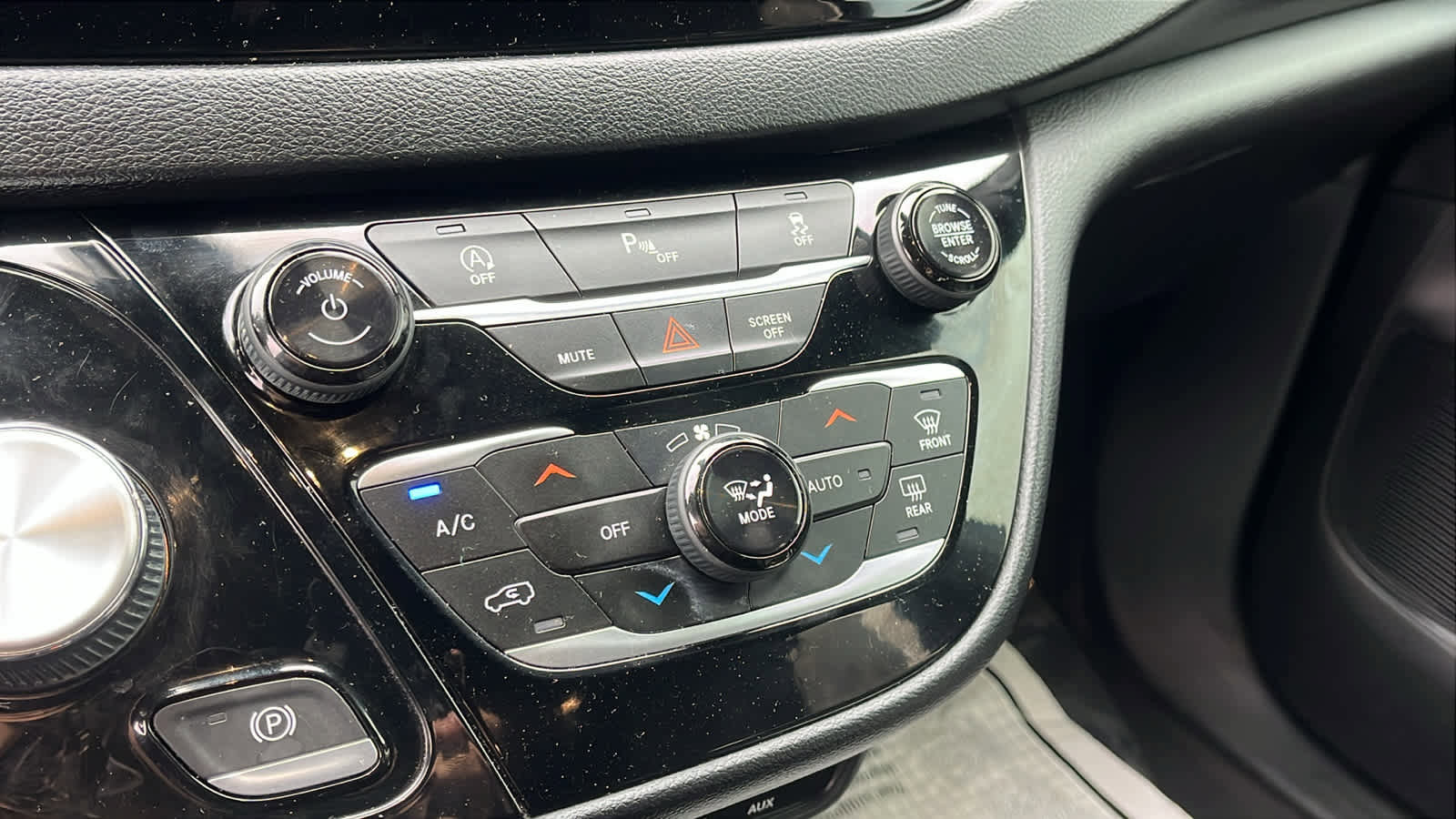 Used 2020 Chrysler Pacifica Touring-L w/ S Appearance Package image 19