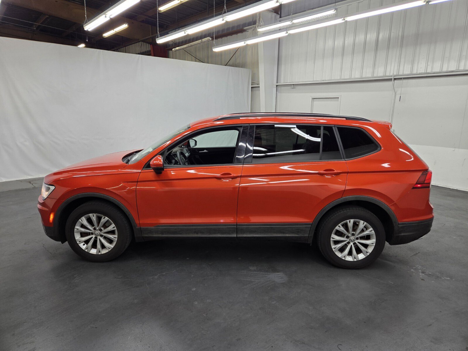 Used 2018 Volkswagen Tiguan S FWD image 2