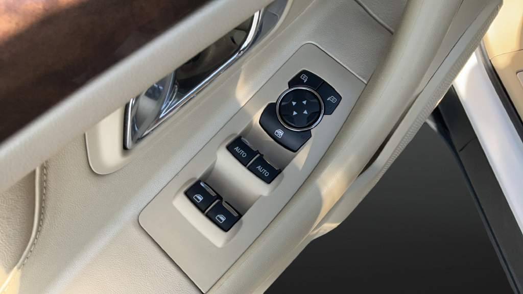 Used 2019 Ford Taurus Limited FWD image 29