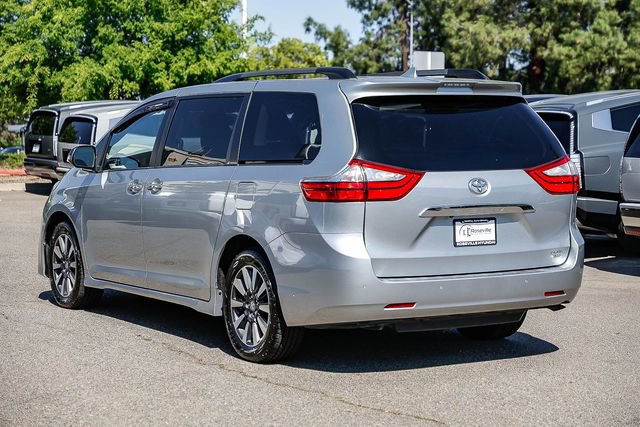 Used 2019 Toyota Sienna Limited Premium image 2