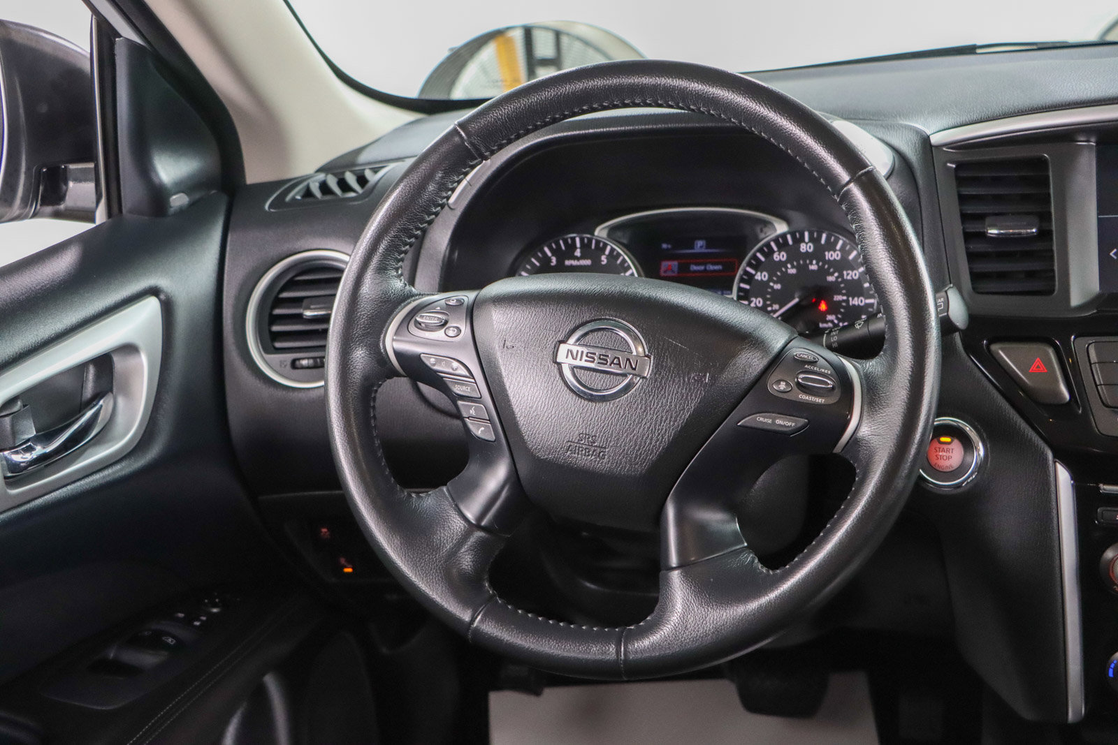 Used 2019 Nissan Pathfinder SV image 12