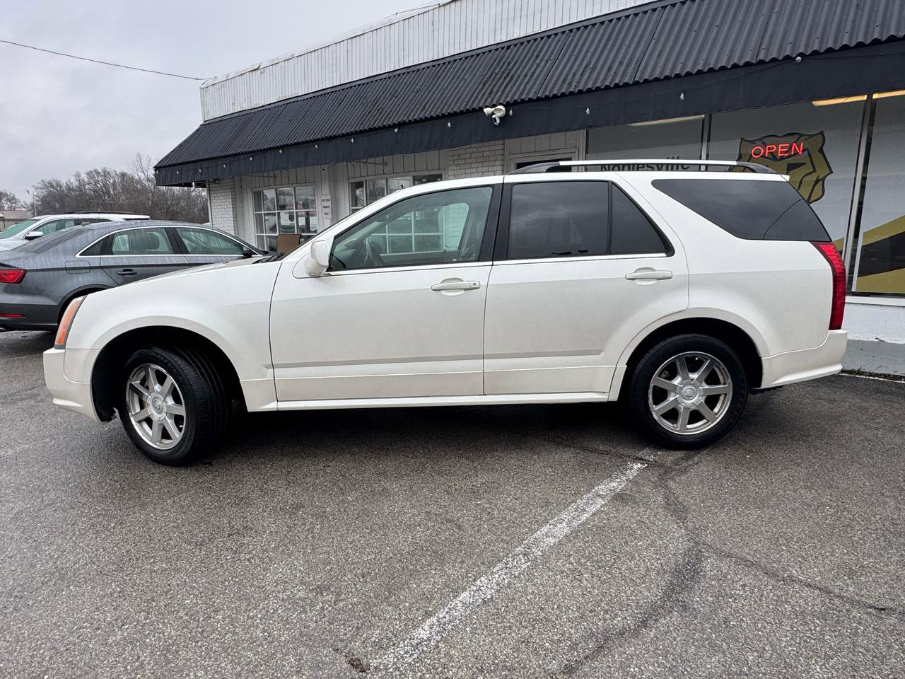 Used 2005 Cadillac SRX V8 w/ Preferred Equipment Group AWD/4WD image 3