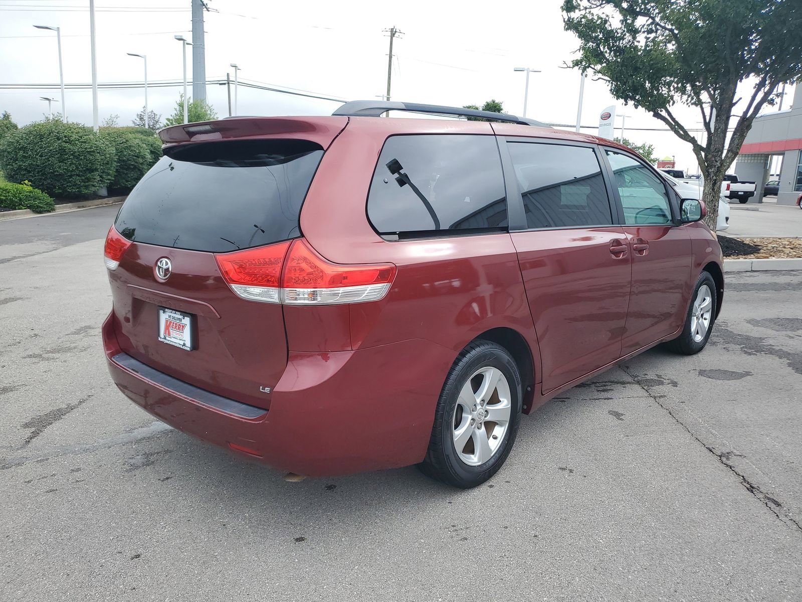 Used 2011 Toyota Sienna LE FWD image 4