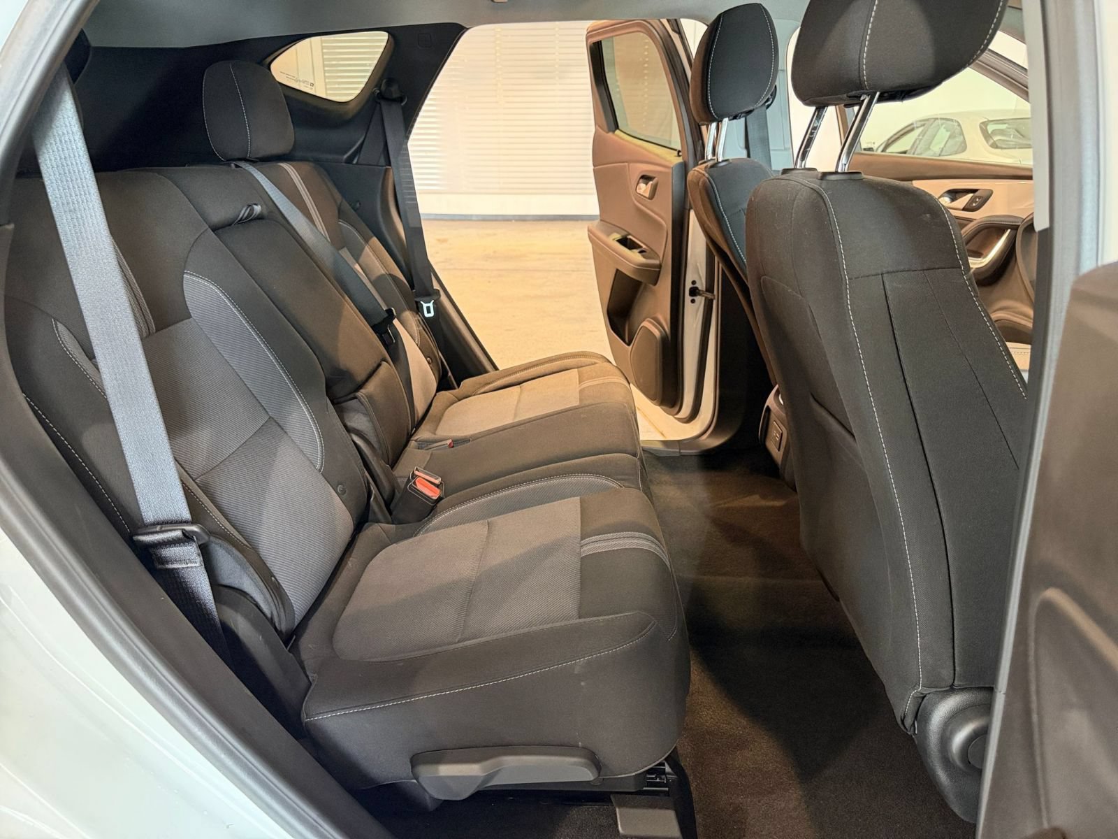 Used 2025 Chevrolet Blazer LT FWD image 37