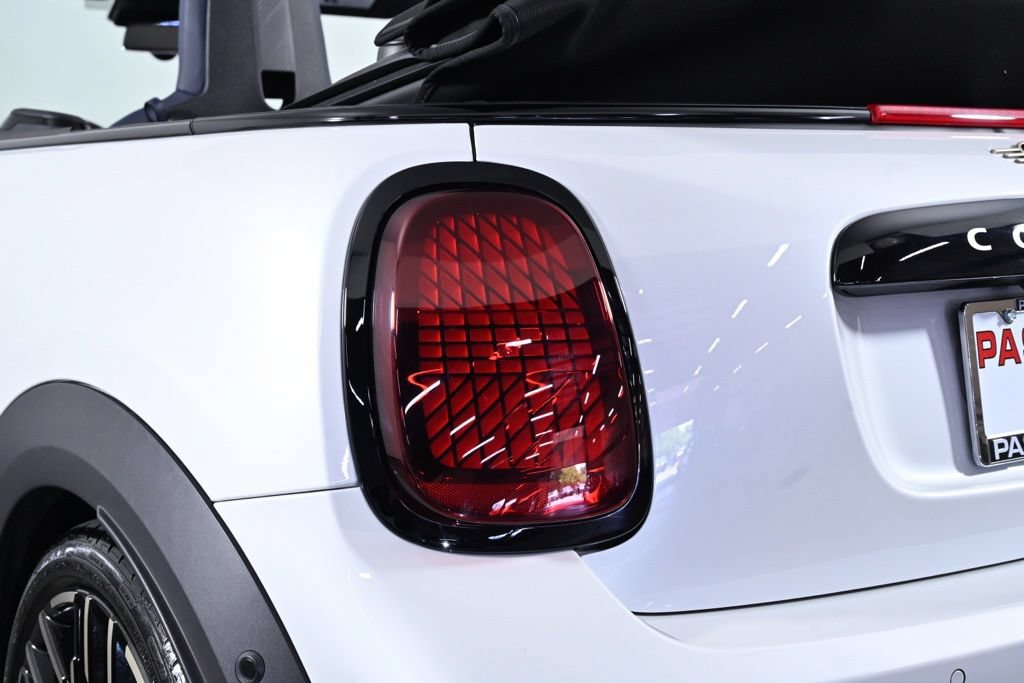 Certified 2025 MINI Cooper S FWD image 12