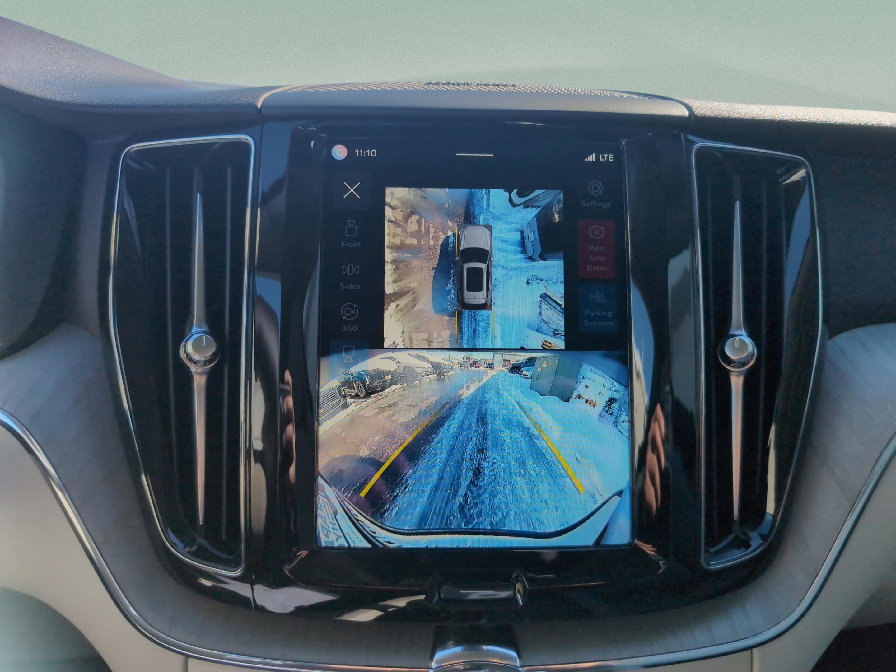 Used 2024 Volvo XC60 T8 Plus w/ Protection Package Premier image 22