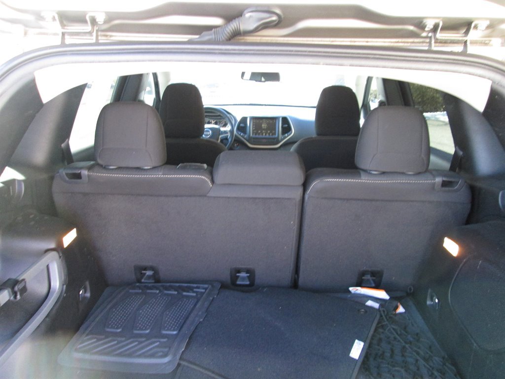 Used 2017 Jeep Cherokee Latitude w/ Comfort/Convenience Group image 6