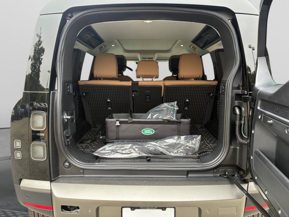 New 2026 Land Rover Defender 110 S AWD/4WD image 15