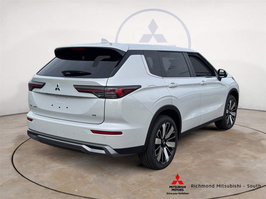 New 2025 Mitsubishi Outlander SE image 3
