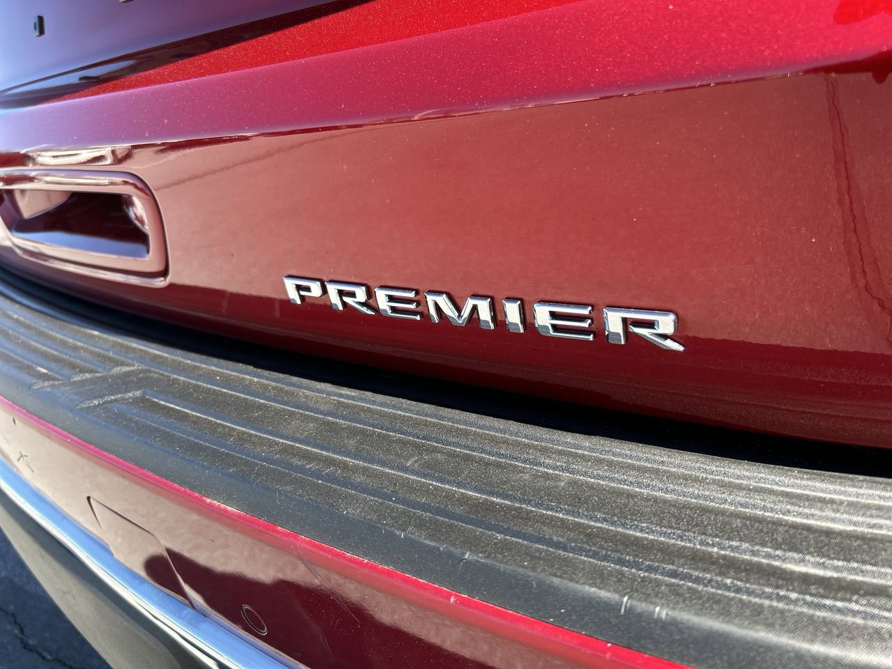 Used 2021 Chevrolet Suburban Premier w/ Premium Package AWD/4WD image 10