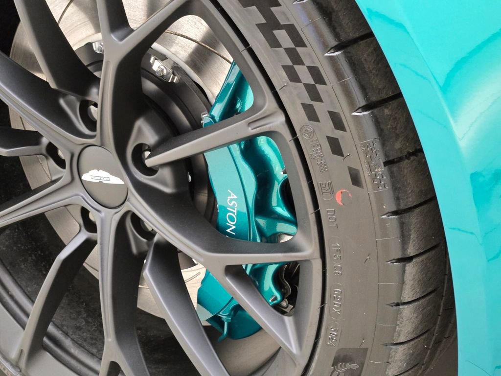 New 2025 Aston Martin V8 Vantage Coupe RWD image 13