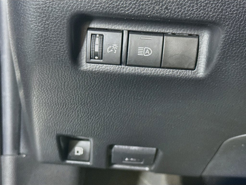 Used 2023 Toyota RAV4 XLE AWD/4WD image 18