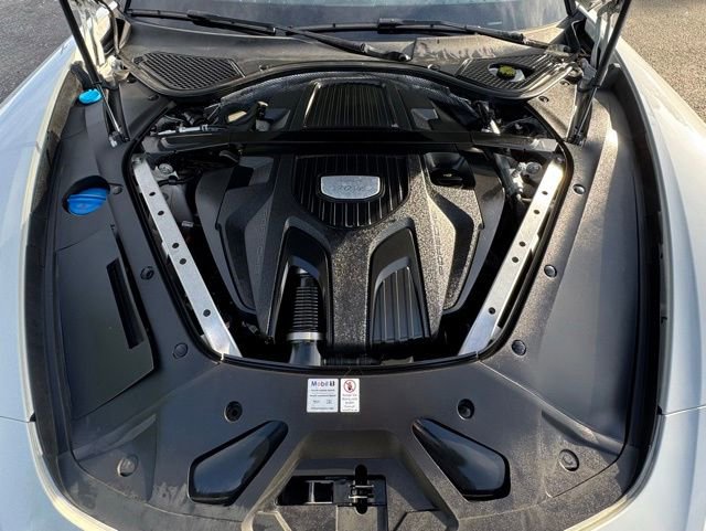 Used 2018 Porsche Panamera RWD image 2