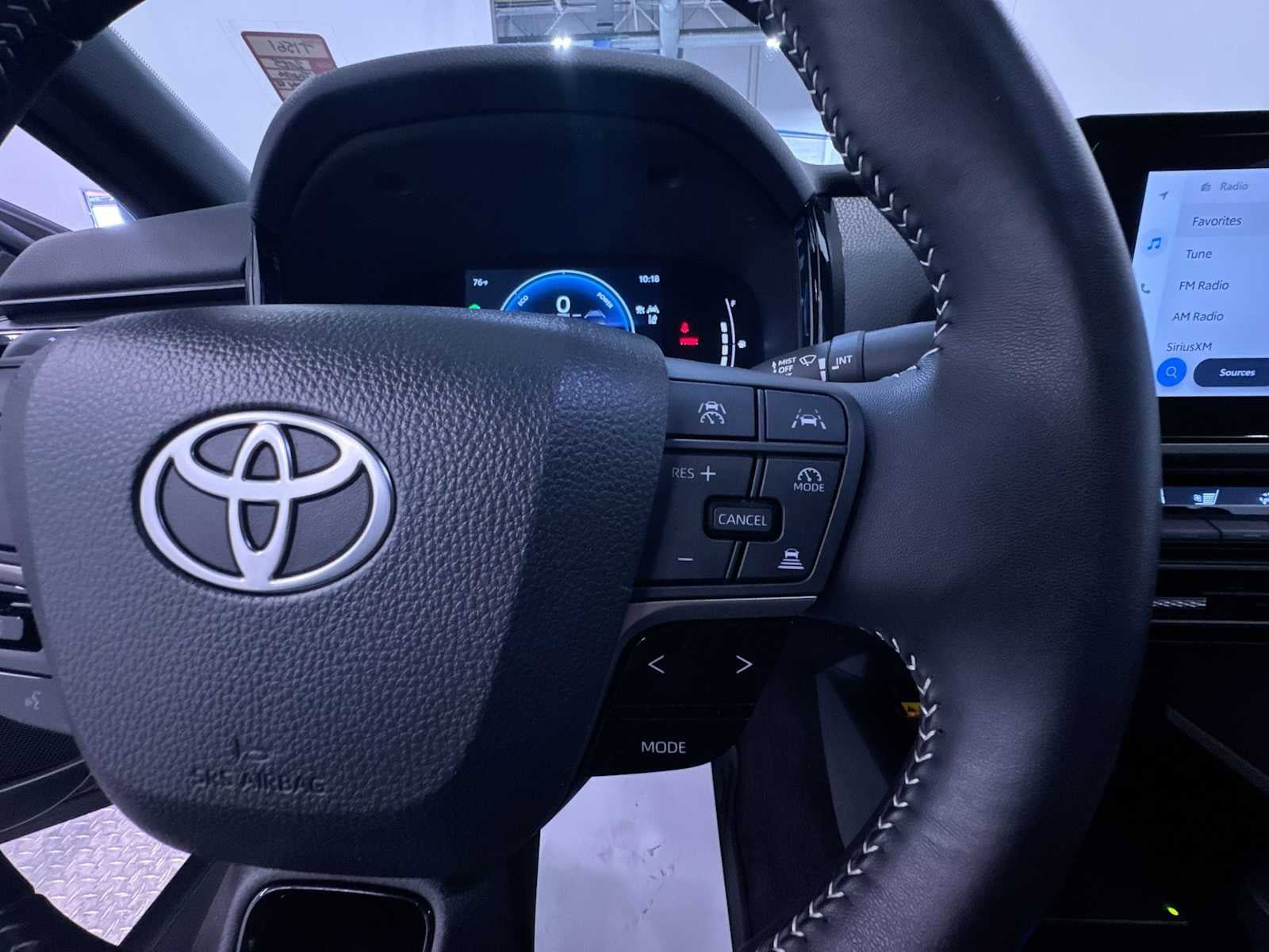 Used 2025 Toyota Camry SE w/ Convenience Package FWD image 13