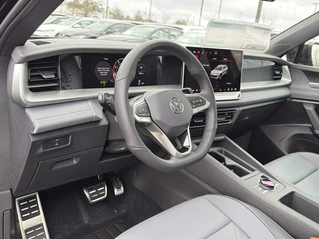 New 2026 Volkswagen Tiguan SE R-Line FWD image 10