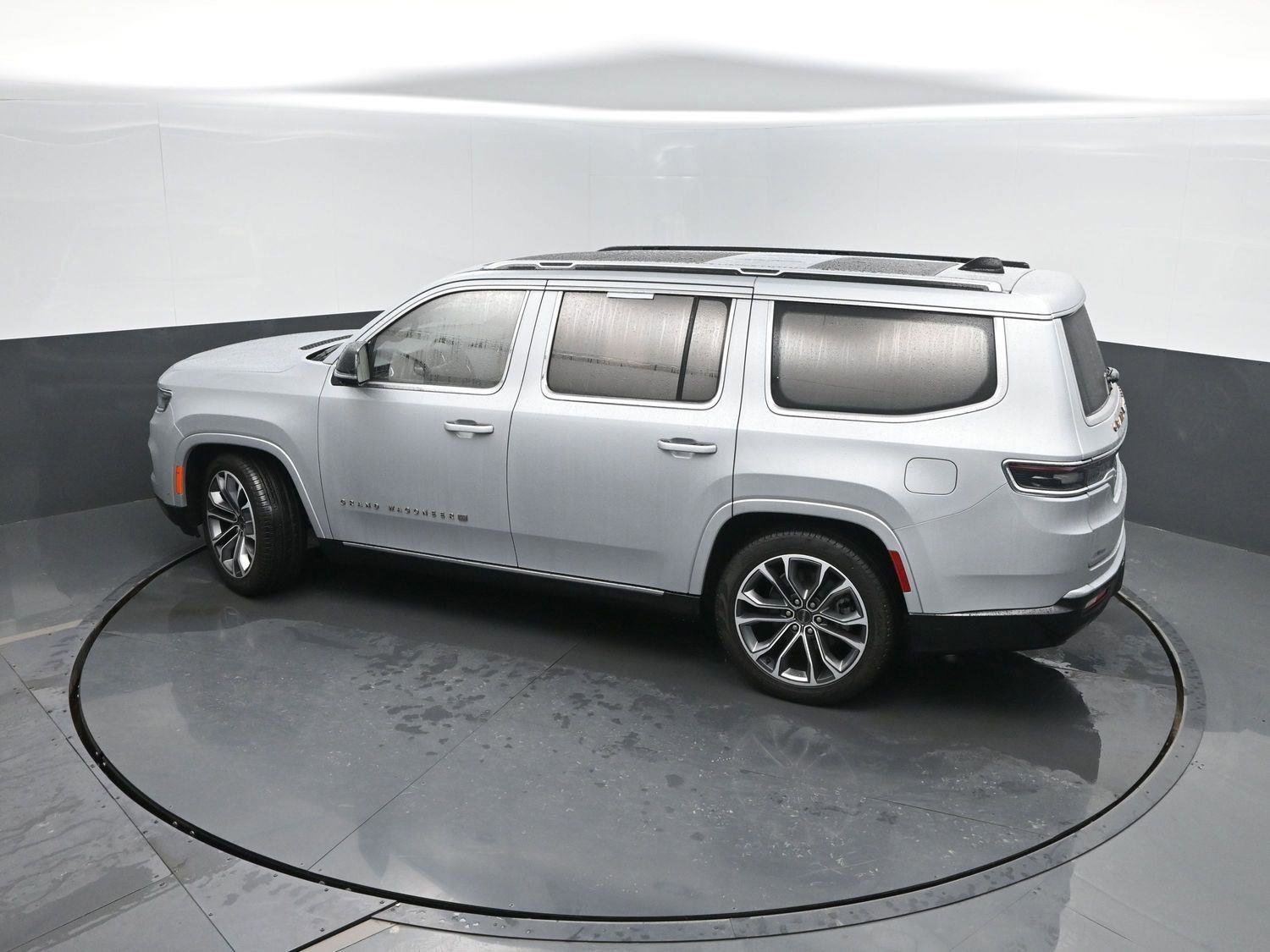 Used 2024 Jeep Grand Wagoneer Series III image 42
