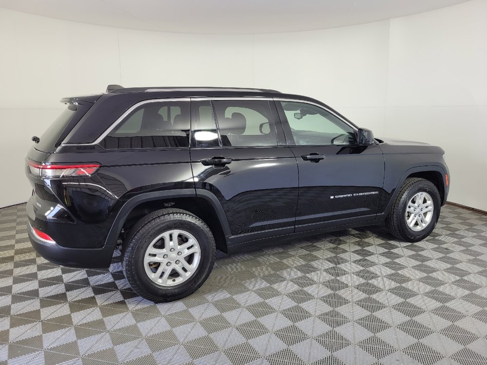 Used 2023 Jeep Grand Cherokee Laredo AWD/4WD image 10