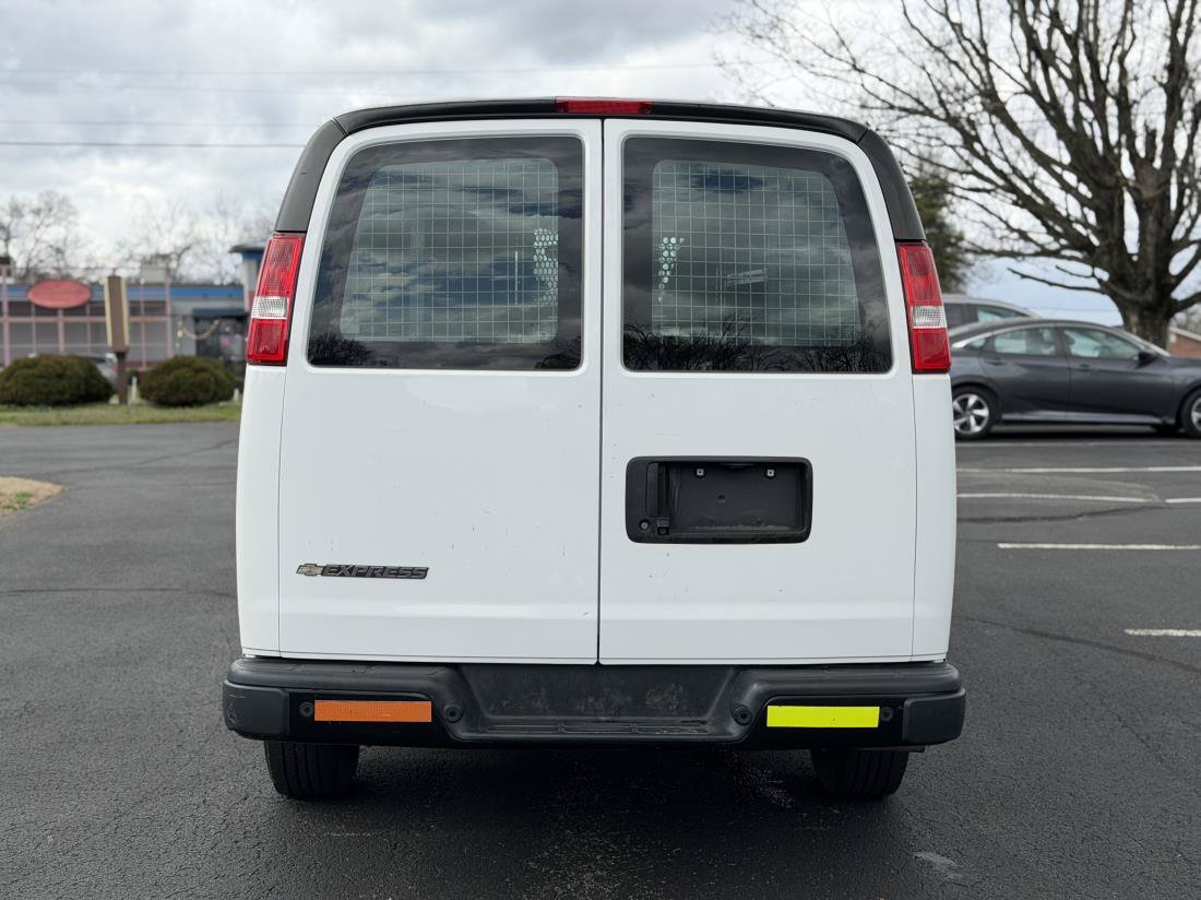 Used 2019 Chevrolet Express 2500 w/ Driver Convenience Package RWD image 4