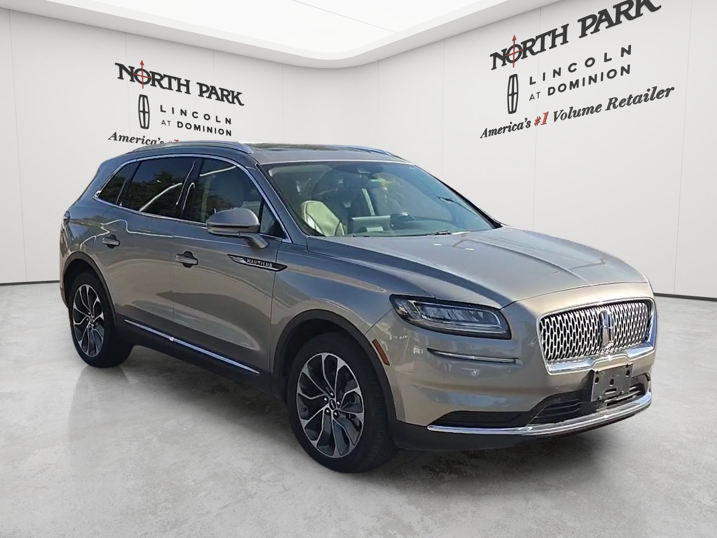 Used 2023 Lincoln Nautilus Reserve FWD image 7