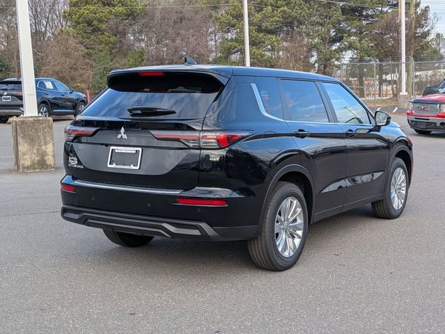 New 2026 Mitsubishi Outlander ES image 3